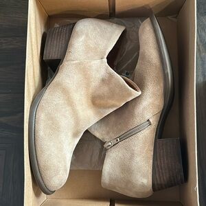 Jessica Simpson suede boot